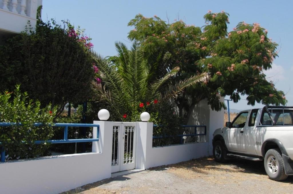 Castle View Apartment Charaki